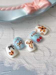 Détails d'autocollants pour ongles ambrés avec nœuds, cerises et motifs léopard