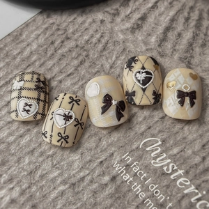 3D embossed butterfly bow and heart gold-stamped press-on nails set in cream yellow