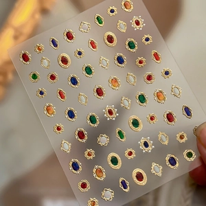Adesivi per unghie 3D vintage con gemme colorate e bordi dorati di lusso raffinato