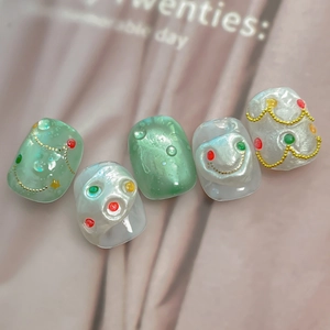 3D Christmas nail art tips featuring mint green and pearlescent white with gold chain details