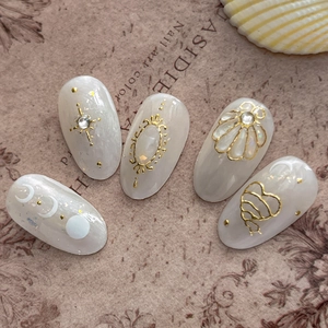 Baroque style gold shell textured press-on nails with marble patterns and rhinestones
