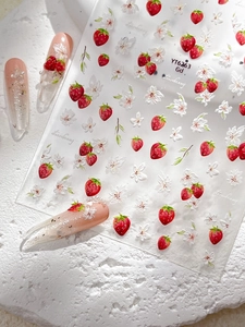 Détail d'autocollants 3D pour ongles avec fraises et fleurs blanches, modèle YT6263