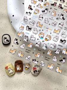 Détails des autocollants pour ongles Shiba Inu avec motifs laser et exemples de manucure