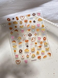 Gros plan d'autocollants pour ongles motif pain et café avec des dessins de nourriture