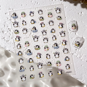 Autocollants 3D de nail art pingouin avec motifs animaux mignons sur fond de pierre blanche