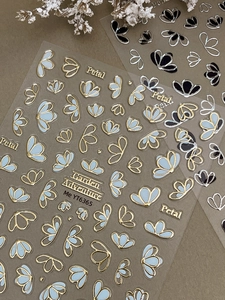 Vue détaillée d'autocollants pour ongles à pétales bronzants en or et argent
