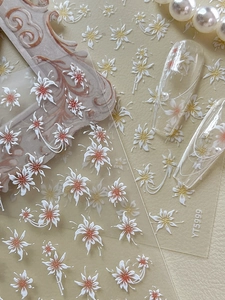 Gros plan sur des autocollants 5D avec textures de fleurs blanches et roses