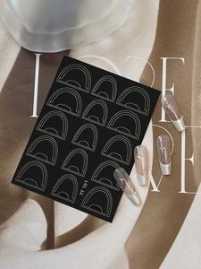 Details von YT 101 French Nail-Art-Sticker mit silbernen Linien und Sternen auf langen Nägeln