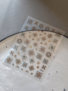 Dettagli di adesivi per unghie bohémien vintage con motivi floreali geometrici blu e oro