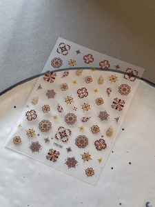 Dettaglio di adesivi per nail art bohémien con motivi mandala e geometrici YT6750