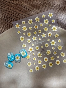 Détail des stickers ongles frangipanier YT6052 avec relief 3D de fleurs sur plateau céramique