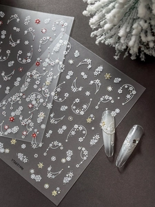 Detail von Weihnachts-Nagelstickern mit weißen Relief-Schneeflocken und Goldsternen YT6691