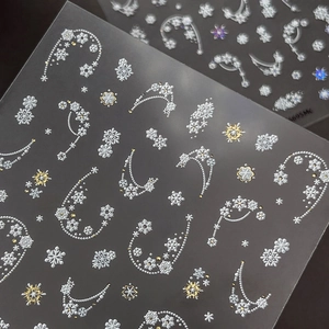 3D Relief Nagelaufkleber mit Schneeflocken goldenen Sternen und Perlen für Winter Maniküre