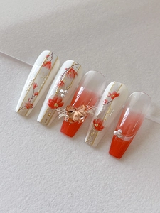Vue détaillée des stickers ongles magnolia avec nœuds 3D rouges et perles nacrées