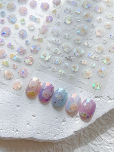 Détail de stickers pour ongles mouton dessin animé avec effet aurore laser et tons macarons