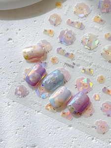 Vue détaillée d'autocollants holographiques pour ongles avec moutons colorés