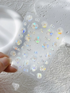Gros plan d'autocollants pour ongles de moutons holographiques avec effet laser brillant