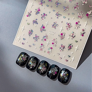 Glitzernde Nagelsticker mit Sternen und Herzen für kreative DIY-Maniküre-Designs