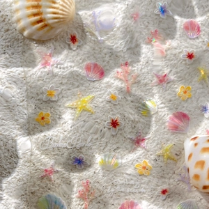 Adesivi per nail art con stelle marine e conchiglie iridescenti a tema oceanico