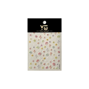Adesivi per nail art con stelle marine e conchiglie con motivi floreali su sfondo bianco