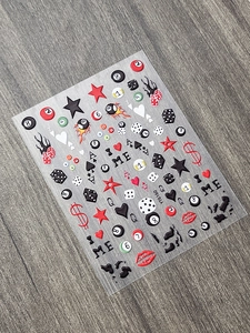 3D Nagelsticker mit Flammen-, Würfel- und Billardkugelmuster auf mattem Grund