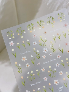 Vue macro des stickers ongles Spring Journey YT5030 aux motifs floraux de tulipes