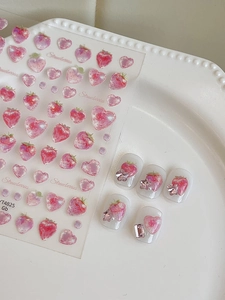 Adesivi per unghie 3D con fragole e cuori, texture a rilievo e sfumatura rosa chic