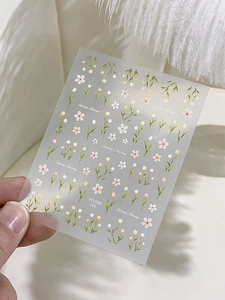 Détail des stickers ongles Spring Journey YT5030 avec motifs floraux de tulipes