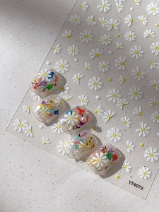 Detail of daisy nail art stickers YT4979 with dried flowers and pearl accents