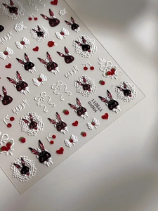 Detail von 3D-Präge-Nagelaufklebern mit Cartoon-Hasen und Herz-Mustern
