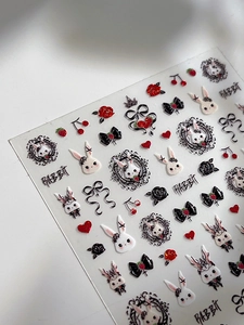 Detail von geprägten Nageltattoo Aufklebern mit Gothic Hasen, Rosen und Schmetterlingen