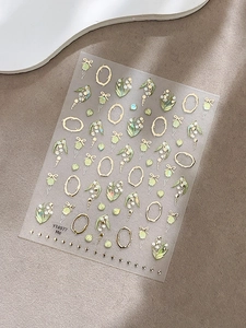 Détail des stickers ongles YT4977 avec cadres dorés et motifs de muguet vert et blanc