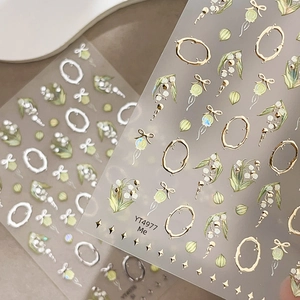 Stickers à ongles muguet en relief avec cadres dorés et motifs floraux élégants
