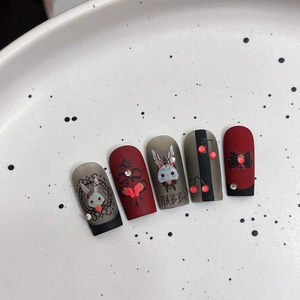 Matte Kunstnägel mit handgemalten Hasen, Schleifen und Strass-Dekor im 5er-Set
