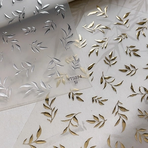 Autocollants nail art 3D feuilles d'or et d'argent avec texture métallique élégante