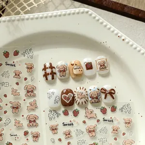 Stickers pour Ongles Mignon Ours Fraise 3D Gaufré Dessin Animé Décalcomanies pour Ongles Style Sweet Fleurs DIY Décoration d'Ongles Femme