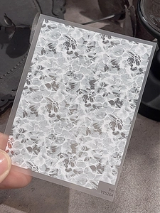 Vue détaillée de l'autocollant nail art ultra-fin à texture vague blanche et code YT5264