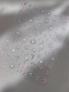Dettaglio degli adesivi per unghie YT5055 con lune argentate e motivi celesti rosa