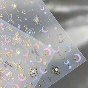Adesivi per unghie cielo stellato con lamina d'oro, motivi luna e stelle rosa e blu