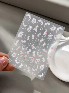 Détail des stickers à ongles YT5255 aux motifs de fleurs en relief blanches et roses