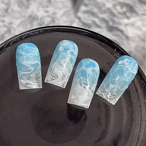 Stickers à ongles motif vagues d'océan bleues avec dégradé et effet marbre chic