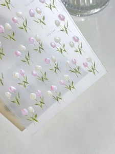 Gros plan d'autocollants pour ongles tulipe rose et blanc avec texte et code modèle YT5301