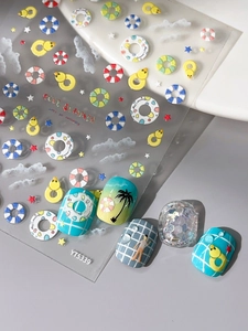 Adesivi per unghie estivi 3D con papera e salvagente per una nail art creativa e vivace
