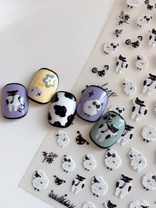 Vue détaillée des autocollants 3D gaufrés pour ongles avec moutons et vaches pastel