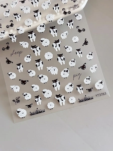 Détail de stickers 3D gaufrés pour ongles avec motifs mignons de mouton et cochon