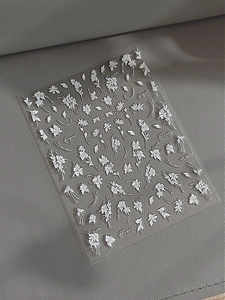 Detailansicht der 3D-Prägung weißer Blumen-Nagelaufkleber YT3877 mit fühlbarer Reliefstruktur