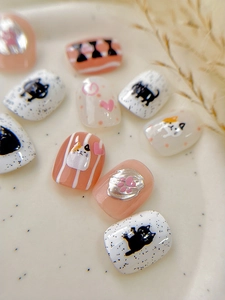 Détails de stickers nail art chat avec motifs cœurs et empreintes de pattes 3D
