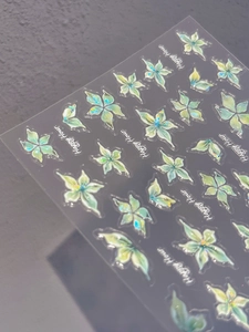 Gros plan d'autocollants pour ongles fleurs à 5 pétales avec paillettes laser