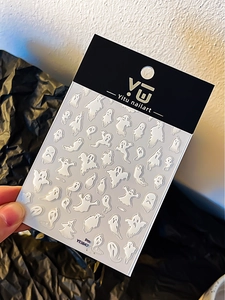 Détail des stickers 5D en relief pour ongles avec petits fantômes pour Halloween