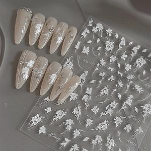 3D-Blumen-Nagelaufkleber mit weißen Reliefmustern und elegantem Blumendesign YT3877